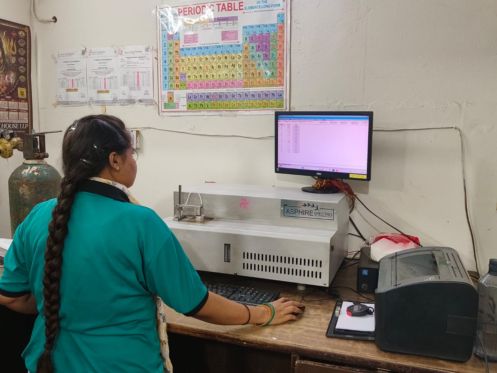 Chemical analysis spectrometer